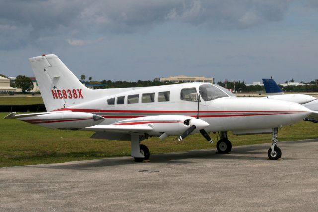 Cessna 402 (N6838X) - Seen here on 17-Mar-19.