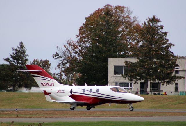 Honda HondaJet (N412JT) - Taxiing to parking is this 2020 Honda HA-420 HondaJet in the Autumn of 2021.