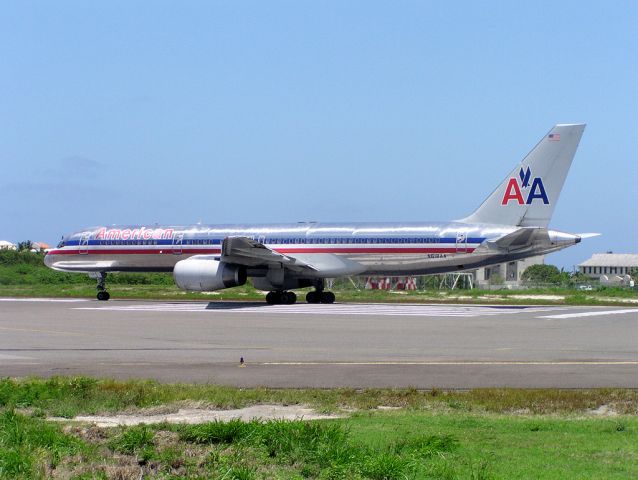 Boeing 757-200 (N618AA)