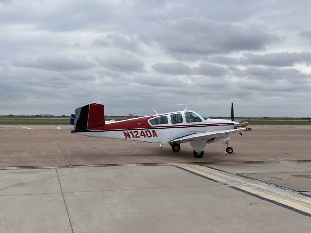 Beechcraft 35 Bonanza (N1240A)