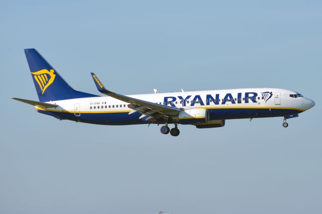 Boeing 737-700 (EI-ENA) - Morning arrival of FR7471.
