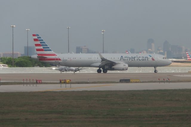 Airbus A321 (N141NN)