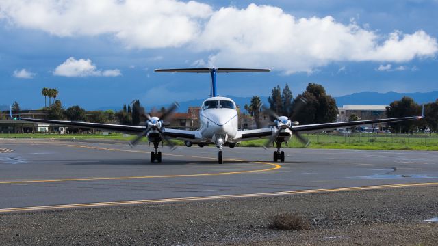 Beechcraft Super King Air 350 (N886UP)