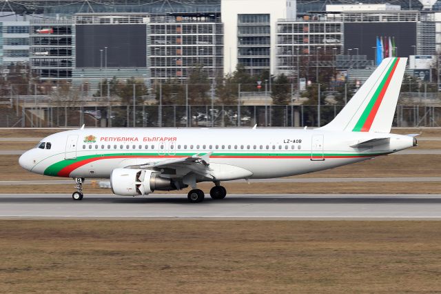 Airbus A319 (LZ-AOB)