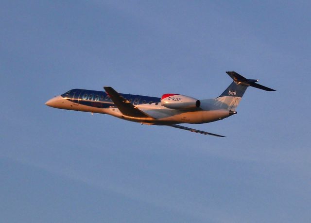 Embraer ERJ-135 (G-RJXP)