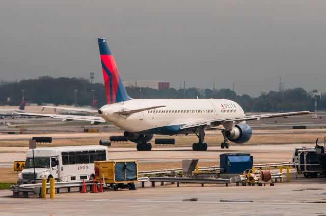 Boeing 757-200 — - Concourse A Gate 31