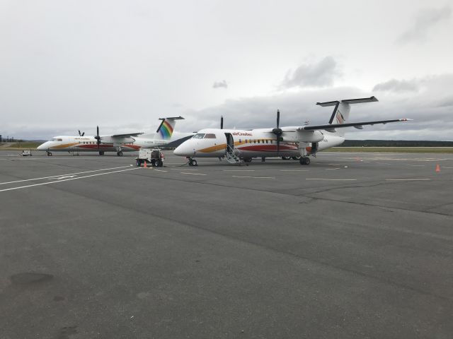 de Havilland Dash 8-100 (C-FNXN) - Dash8 300 C-FNXN et C-GZEW à Wabush 09-09-20