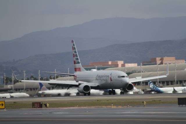 Boeing 737-800 (N998NN)