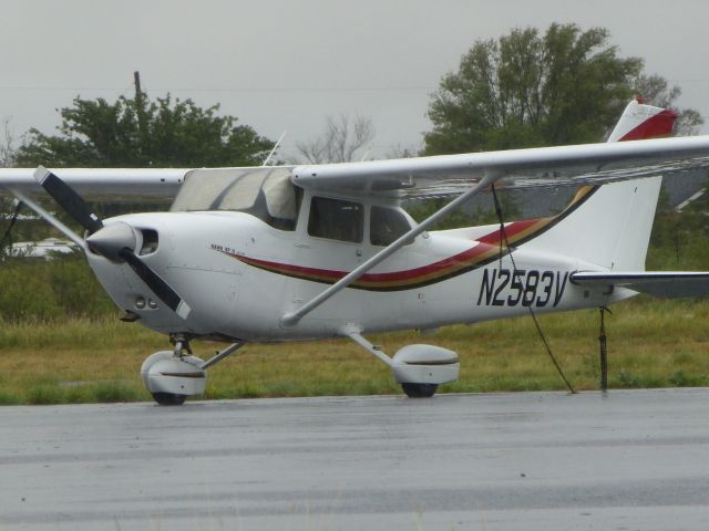 Cessna Skyhawk (N2583V)