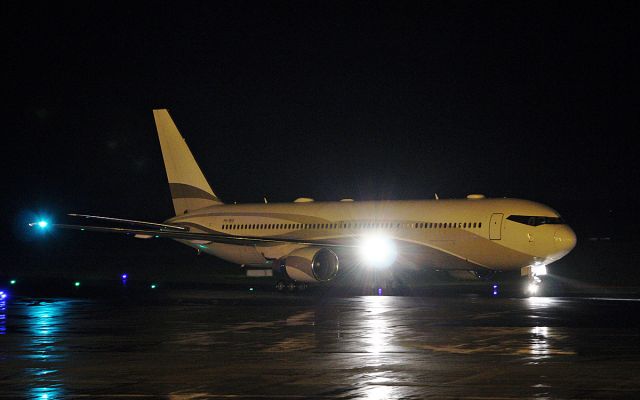 BOEING 767-300 (P4-MES) - roman abramovich b767-33a(er) p4-mes nicknamed "the bandit" arriving in shannon from sint maarten 19/12/18.