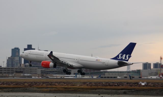 Airbus A330-300 (LN-RKH)