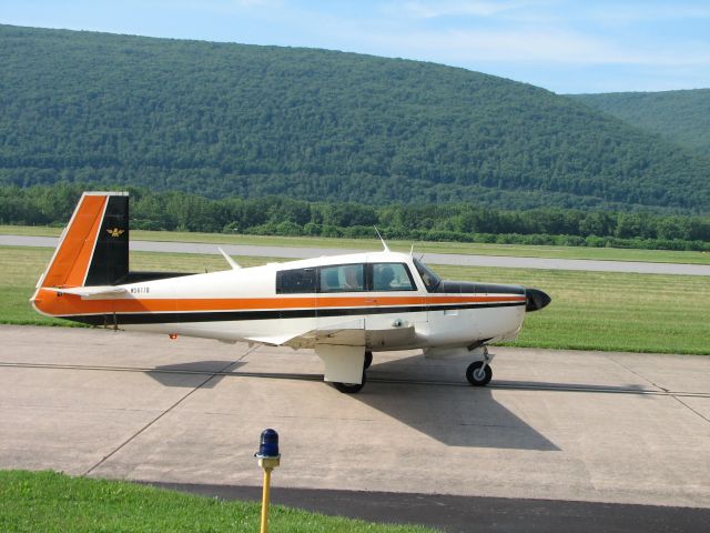 Mooney M-20 (N5617Q) - Headed towards parking.