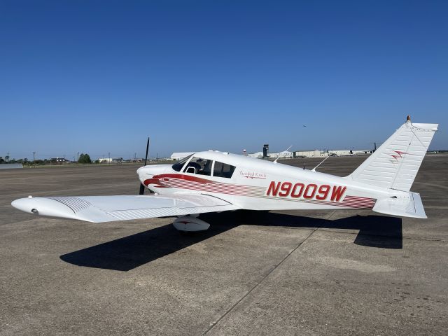 Piper Cherokee (N9009W)