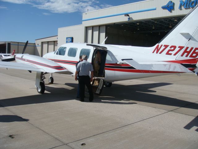 Piper Navajo (N727HB) - Piper Navajo CR