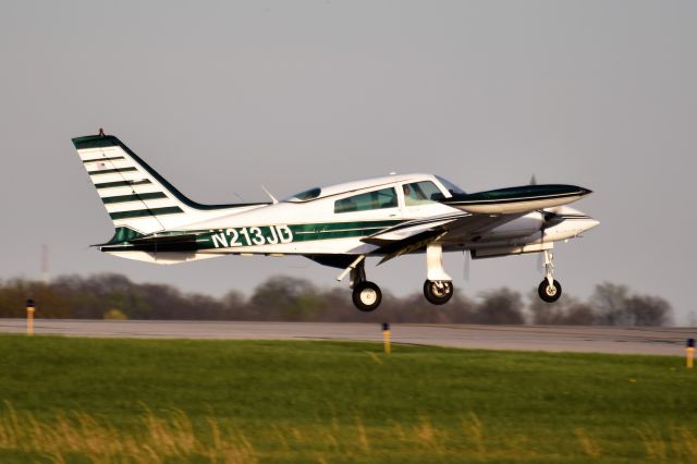 Cessna 310 (N213JD)