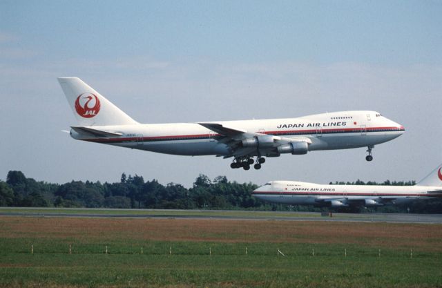 Boeing 747-200 (JA8141) - Short Final at Narita Intl Airport Rwy16 on 1989/10/22