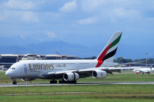 Airbus A380-800 (A6-EDW)