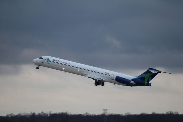 McDonnell Douglas MD-83 (N805WA) - World Atlantic "Mad Dog" blasting off RWY 23R. A rare beast these days, always a pleasure to see and hear.