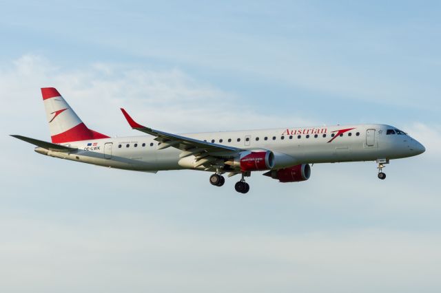 EMBRAER 195 (OE-LWK) - WAW SPOTTIMG