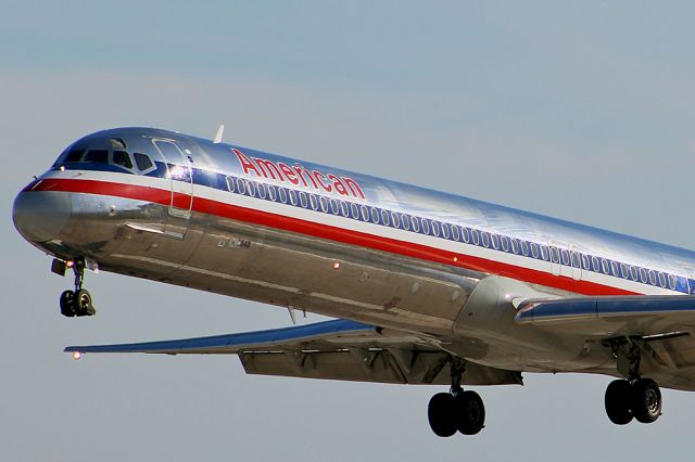 McDonnell Douglas MD-82 (N7548A)