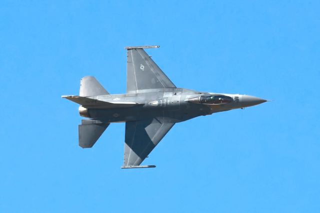 Lockheed F-16 Fighting Falcon —