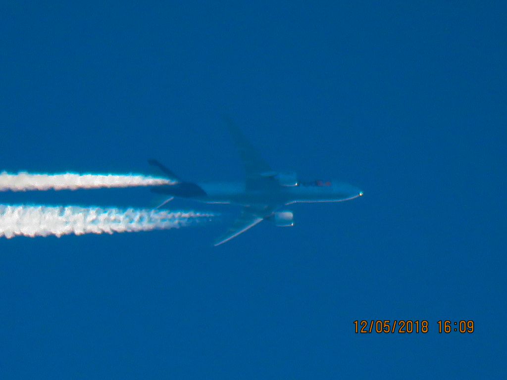 BOEING 777-200LR (N891FD)