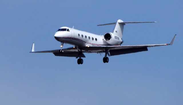 Gulfstream Aerospace Gulfstream IV (N991NB) - On final is this 2000 Gulfstream Aerospace IV in the Winter of 2019.