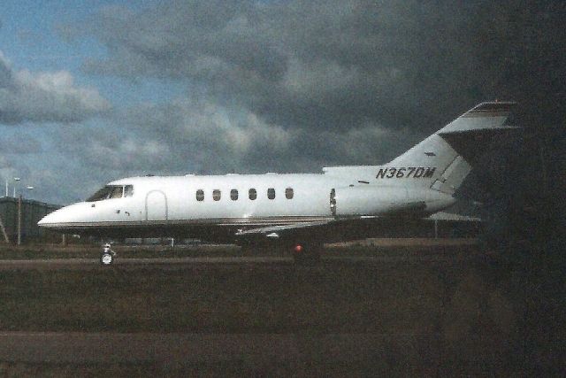 Hawker 800 (N367DM) - Taxiing to the ramp in Apr-00.br /br /Reregistered OY-GIP 12-Jul-01,br /then exported back to USA 21-Jun-04 as N704JM.