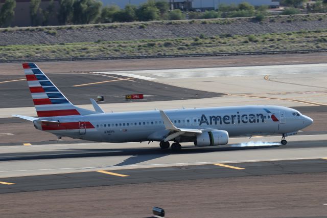 Boeing 737-800 (N301PA)