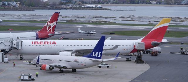 Boeing 737-700 (HB-JJA)