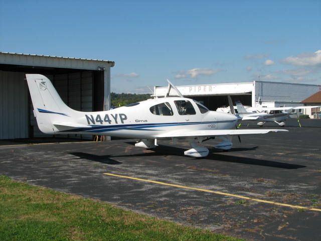 Cirrus SR-20 (N44YP)