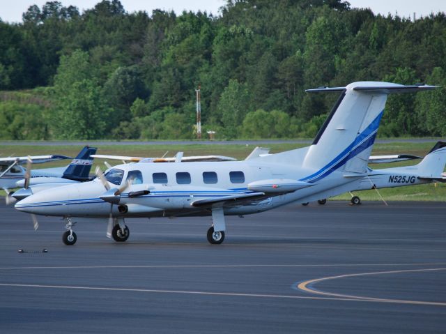 Piper Cheyenne 3 (N75AW) - PELICAN AIRCRAFT LLC arriving at KJQF - 5/26/13