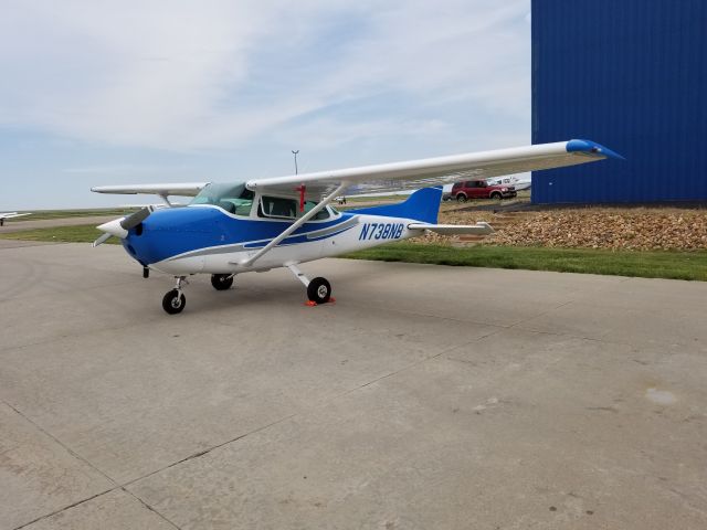 Cessna Skyhawk (N738NB)