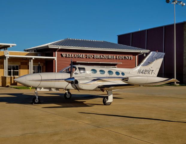 Cessna 421 (N421KT) - Gulf Coast Fuel Stop