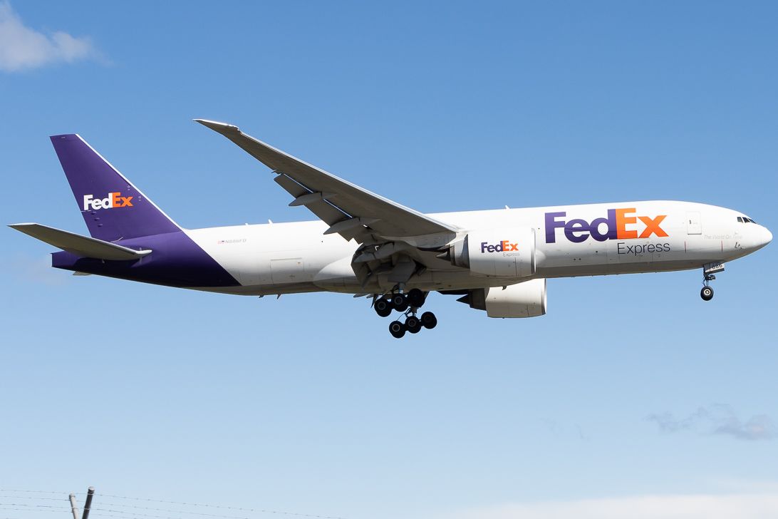 Boeing 777-200 (N885FD)