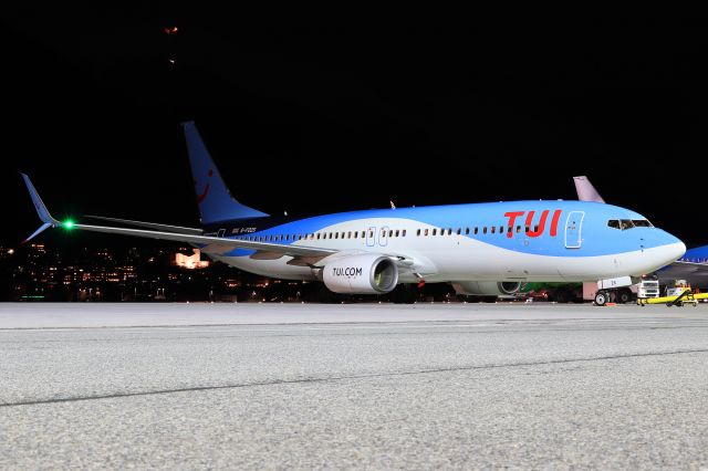 Boeing 737-800 (G-FDZS)