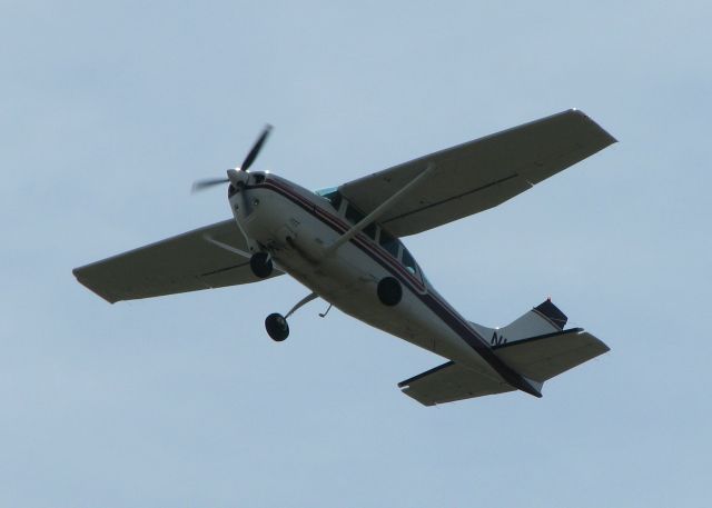 Cessna 206 Stationair (N133TM) - Off of runway 32 at the Shreveport Downtown airport.