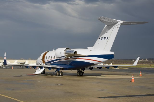 Canadair Challenger (N334FX)