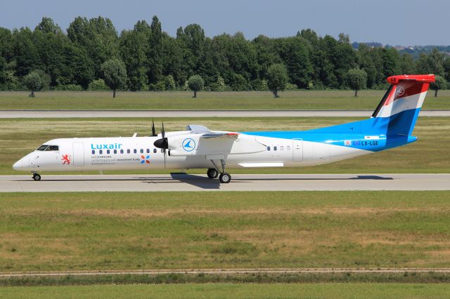 de Havilland Dash 8-400 (LX-LGE)