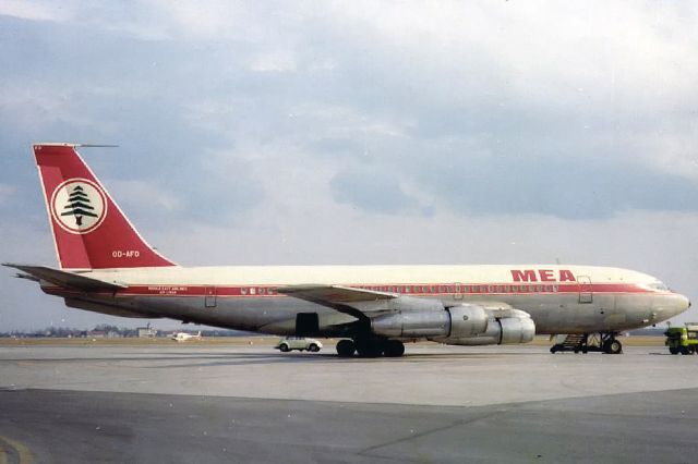 Boeing 707-100 —