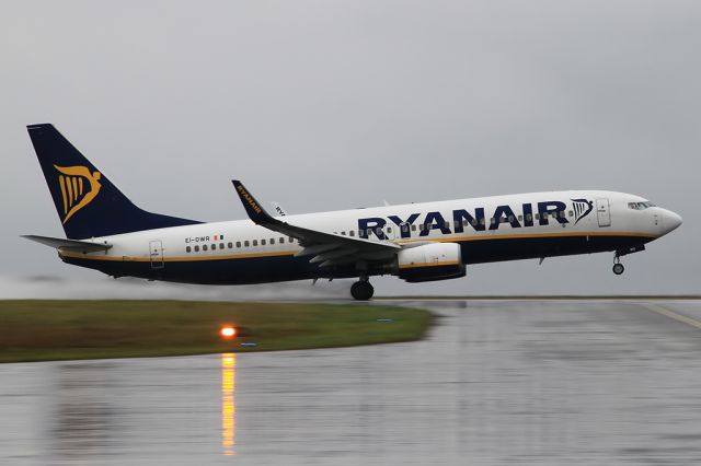 Boeing 737-800 (EI-DWR)