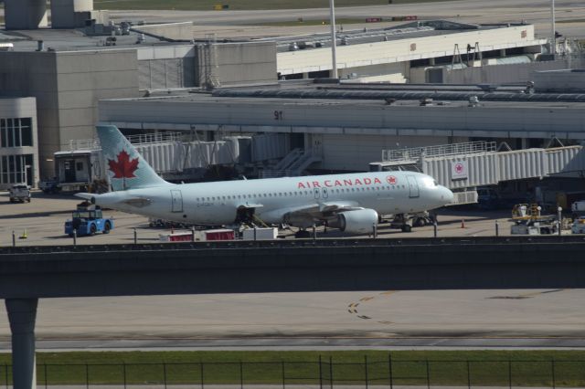 Airbus A320 (C-FGKH)