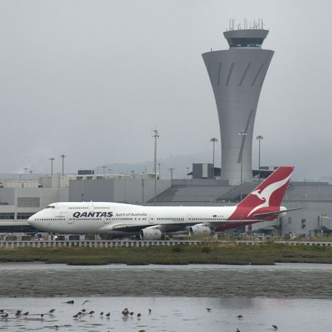 Boeing 747-400 (VH-OJM) - The final time VH-OJM taxis to a gate with passengers