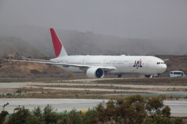 BOEING 777-300ER (JA739J)