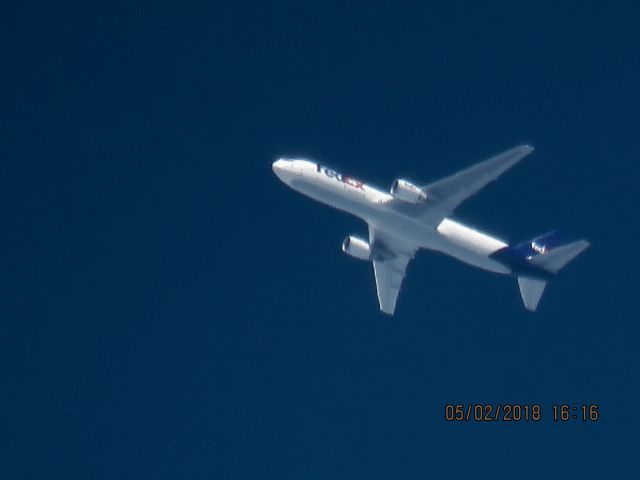 BOEING 767-300 (N125FE)