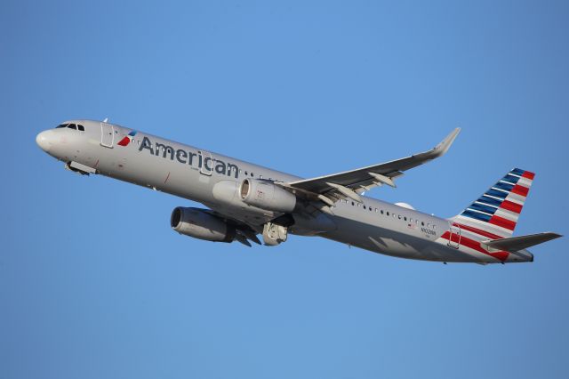 Airbus A321 (N102NN)
