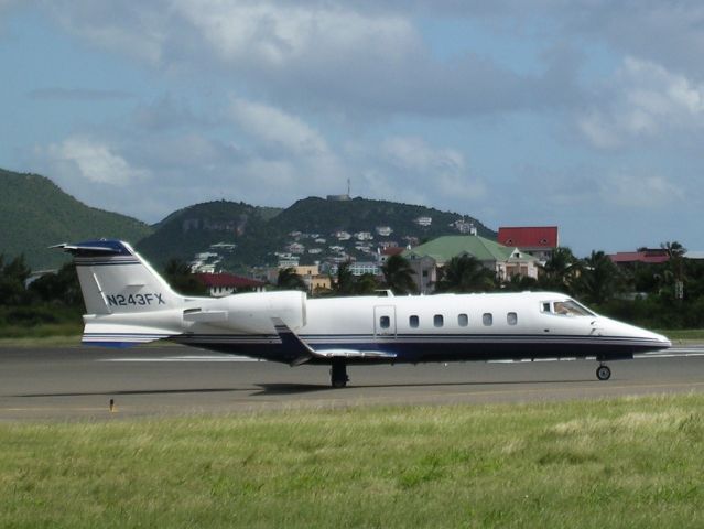 Learjet 60 (N243FX)