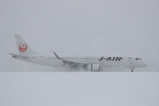 Embraer ERJ-190 (JA251J) - December 8th 2018:J-AIR,ITM-HKD.