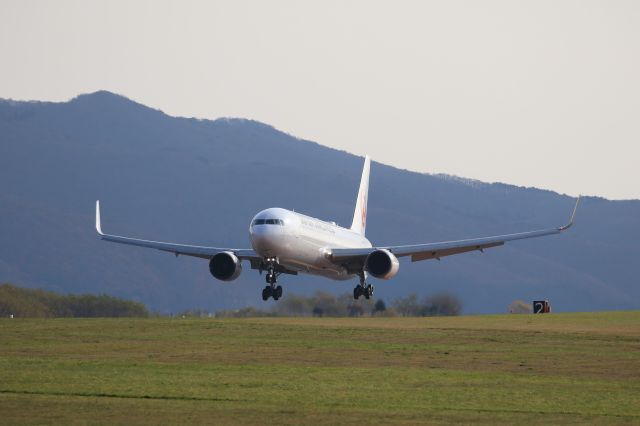 BOEING 767-300 (JA616J) - November 7th 2021:HND-HKD.