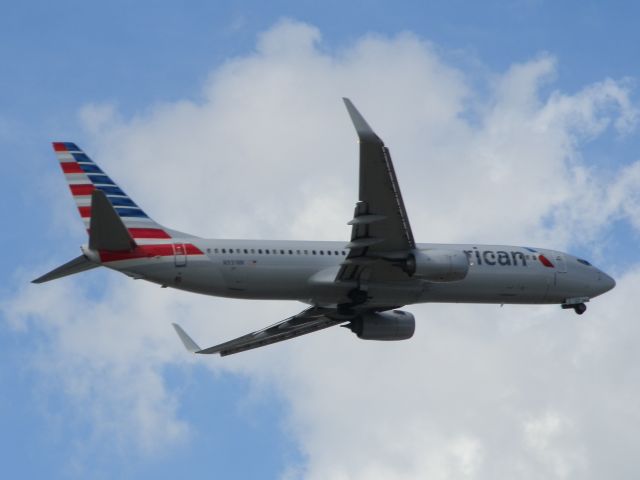 Boeing 737-800 (N931NN)